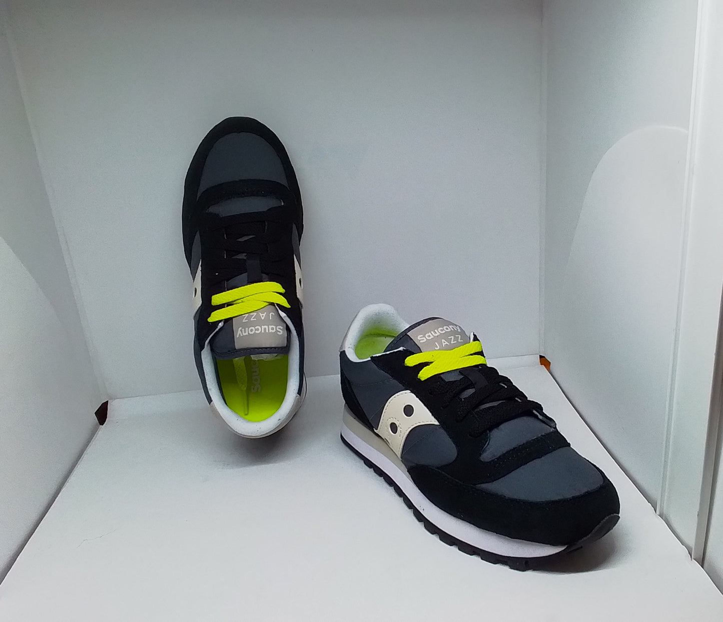 Sneakers Saucony donna,ART.JAZZ,COLORE NERO/CREMA.