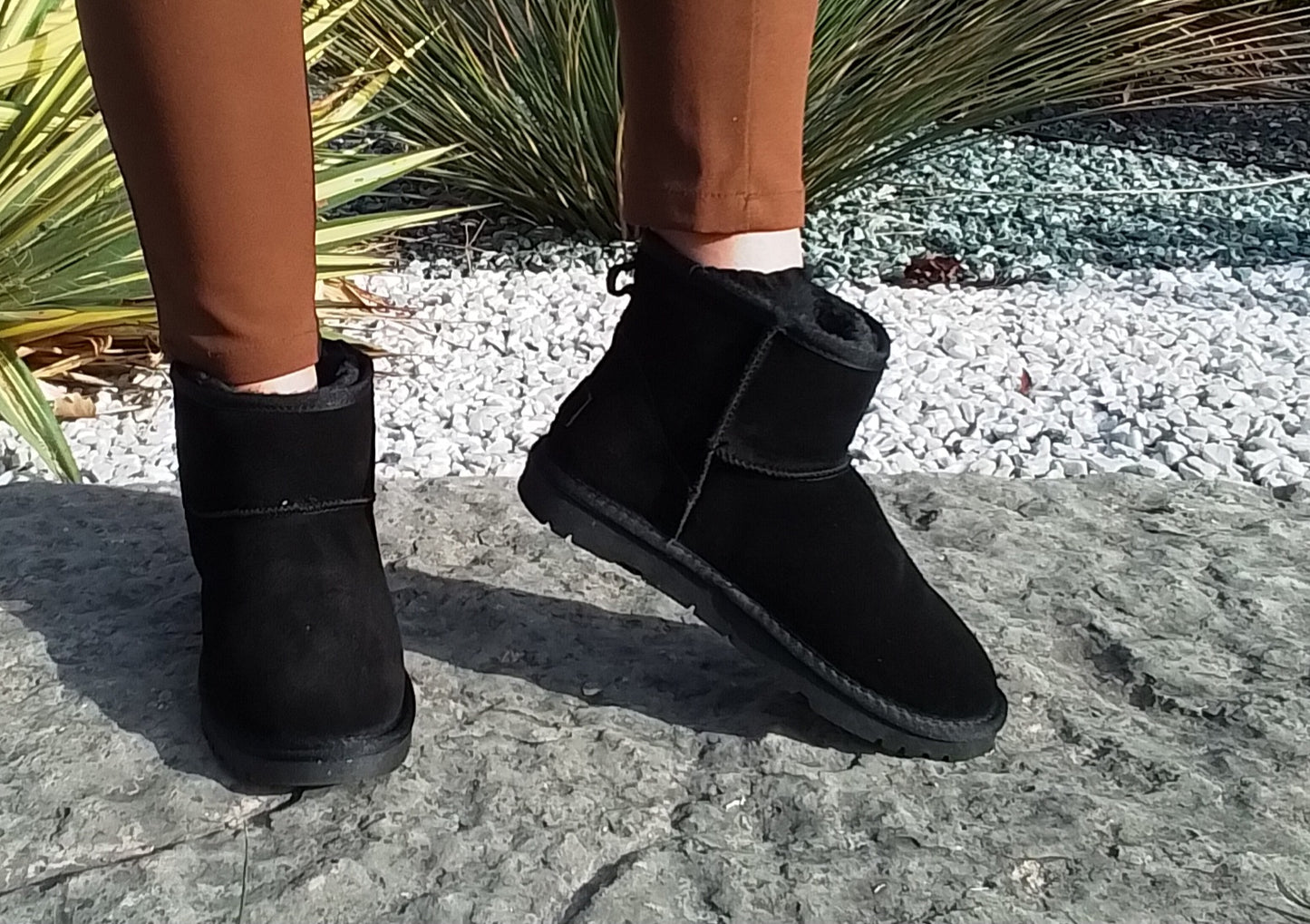 Stivaletto modello UGG,ART.GS474,COLORE NERO