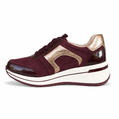 CAPRICE 23300 sneaker bordeaux combo vista laterale su sfondo bianco