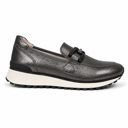 CAPRICE 24700 mocassino grey metal lato opposto su sfondo bianco