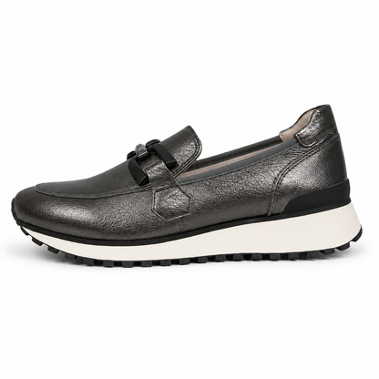 CAPRICE 24700 mocassino grey metal su sfondo bianco