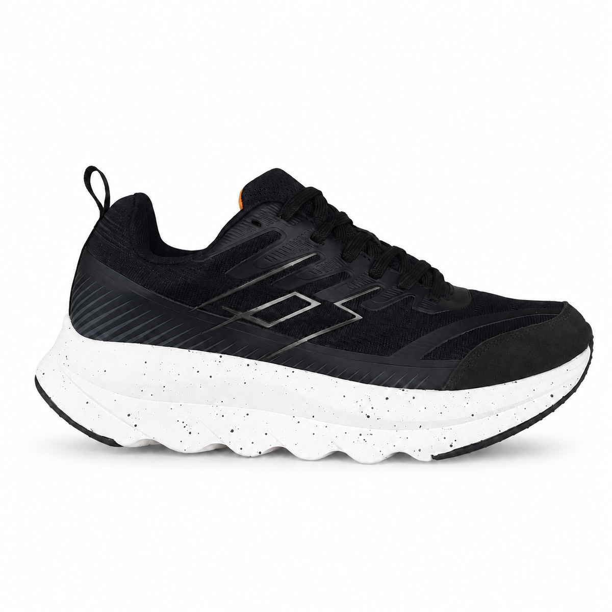 LOTTO RUNNING RUN 60 AMF BLACK/TITAN/GOLD su sfondo bianco