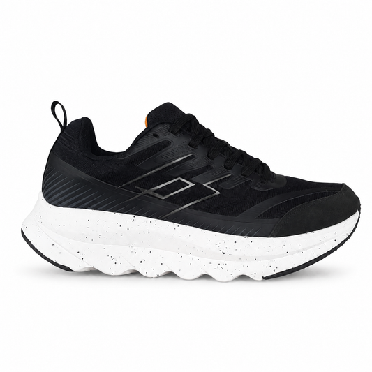 LOTTO RUNNING RUN 60 AMF BLACK/TITAN/GOLD su sfondo bianco