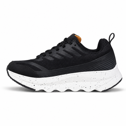 LOTTO RUNNING RUN 60 AMF BLACK/TITAN/GOLD su sfondo bianco