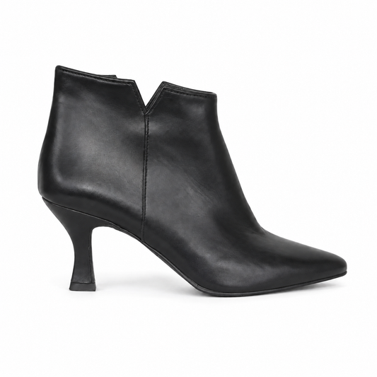 MADE IN ITALY TA05 STIVALETTO NERO su sfondo bianco