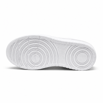 NIKE COURT BOROUGHT LOW RECRAFT BIANCA su sfondo bianco